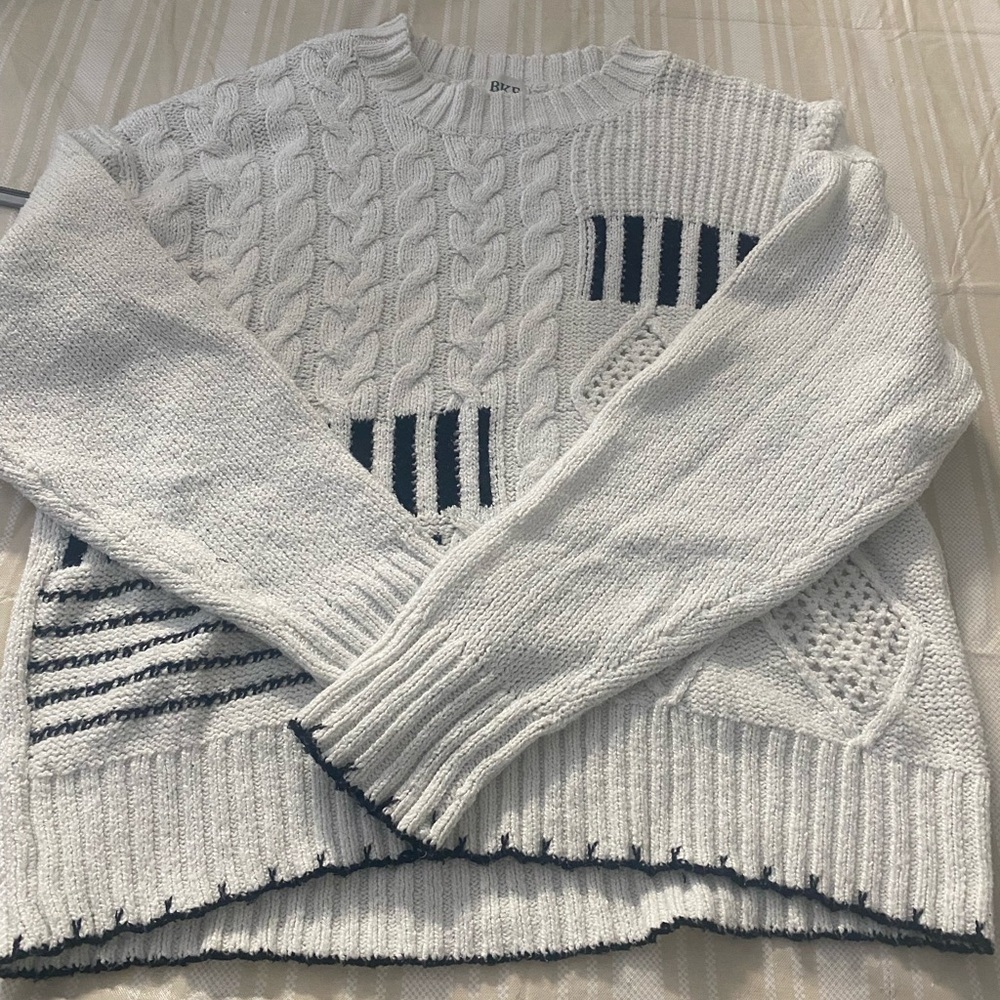 Women's Cozy White and Black cable knit sweater in size S - Picture 7 of 10